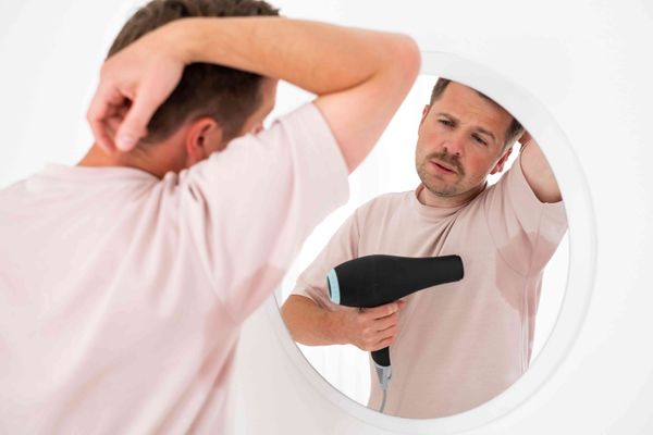 Jewish Sweating לא תוכל להכחיש: הקשר בין הגיל השלישי והזעת יתר בלילה - המרכז לדיור מוגן